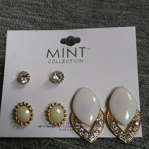 Donating last chance
3pc set goldtone